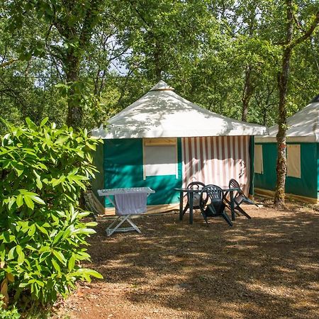 Hotel Camping Au Bois Dormant Chauffour-sur-Vell Esterno foto