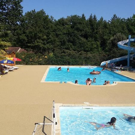Hotel Camping Au Bois Dormant Chauffour-sur-Vell Esterno foto