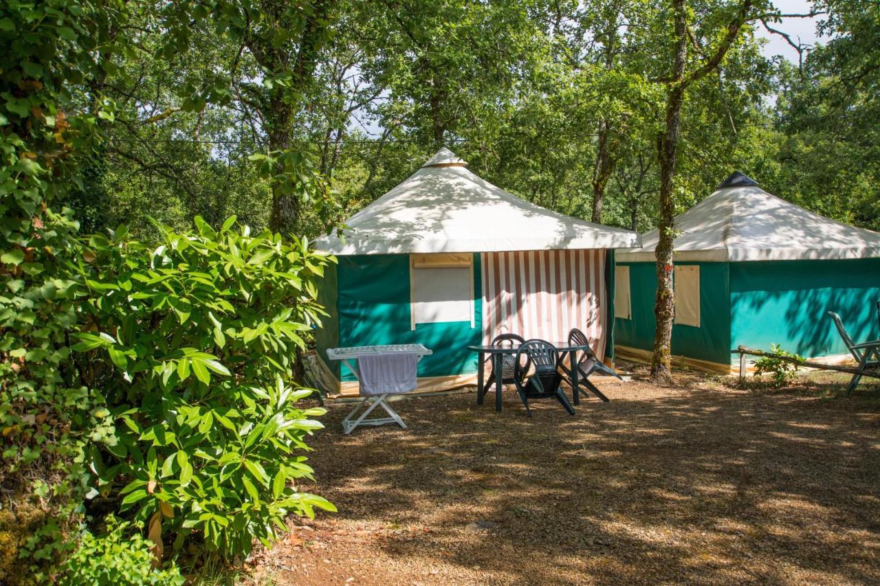 Hotel Camping Au Bois Dormant Chauffour-sur-Vell Esterno foto