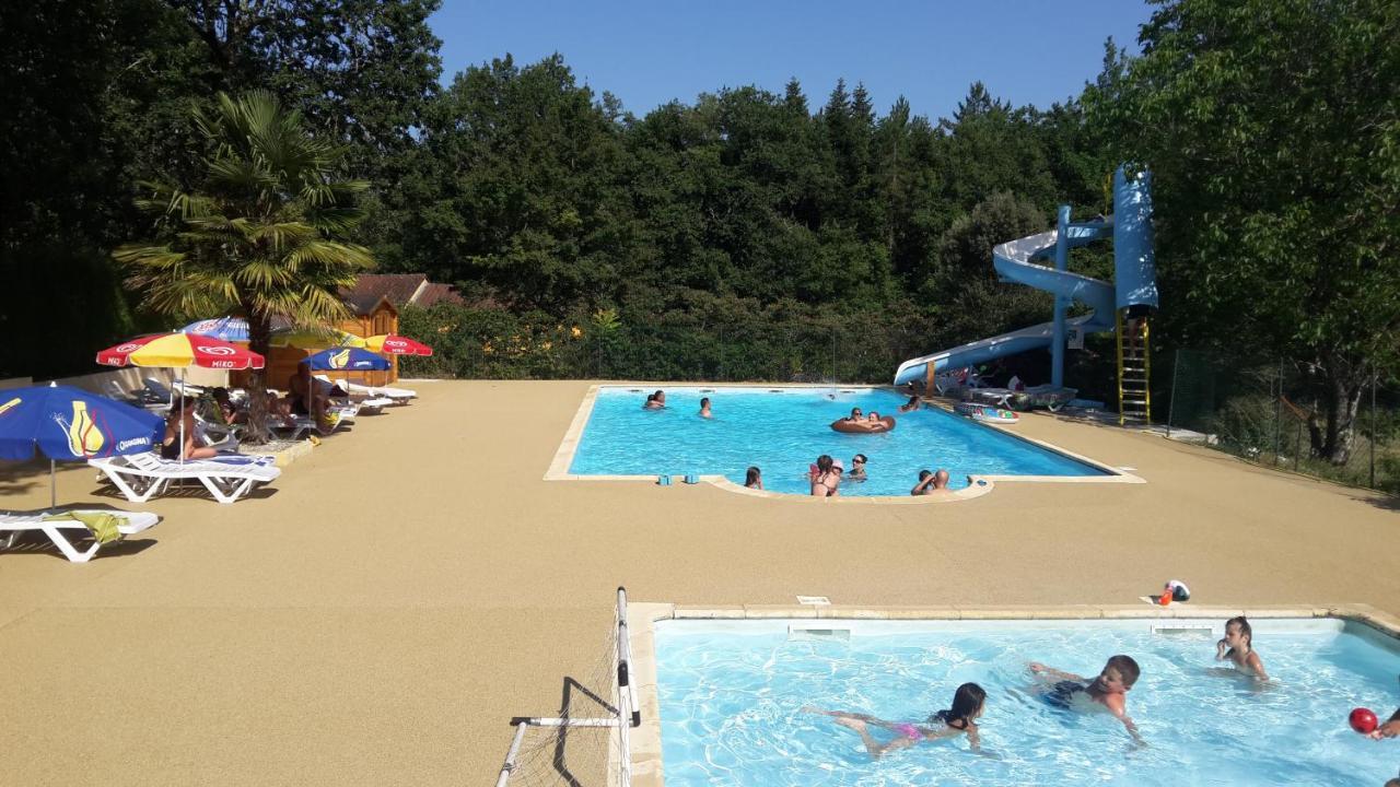 Hotel Camping Au Bois Dormant Chauffour-sur-Vell Esterno foto