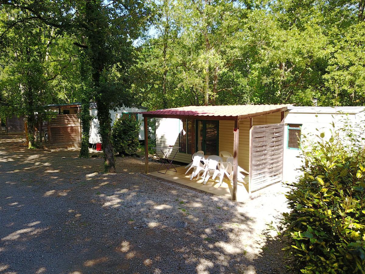 Hotel Camping Au Bois Dormant Chauffour-sur-Vell Esterno foto