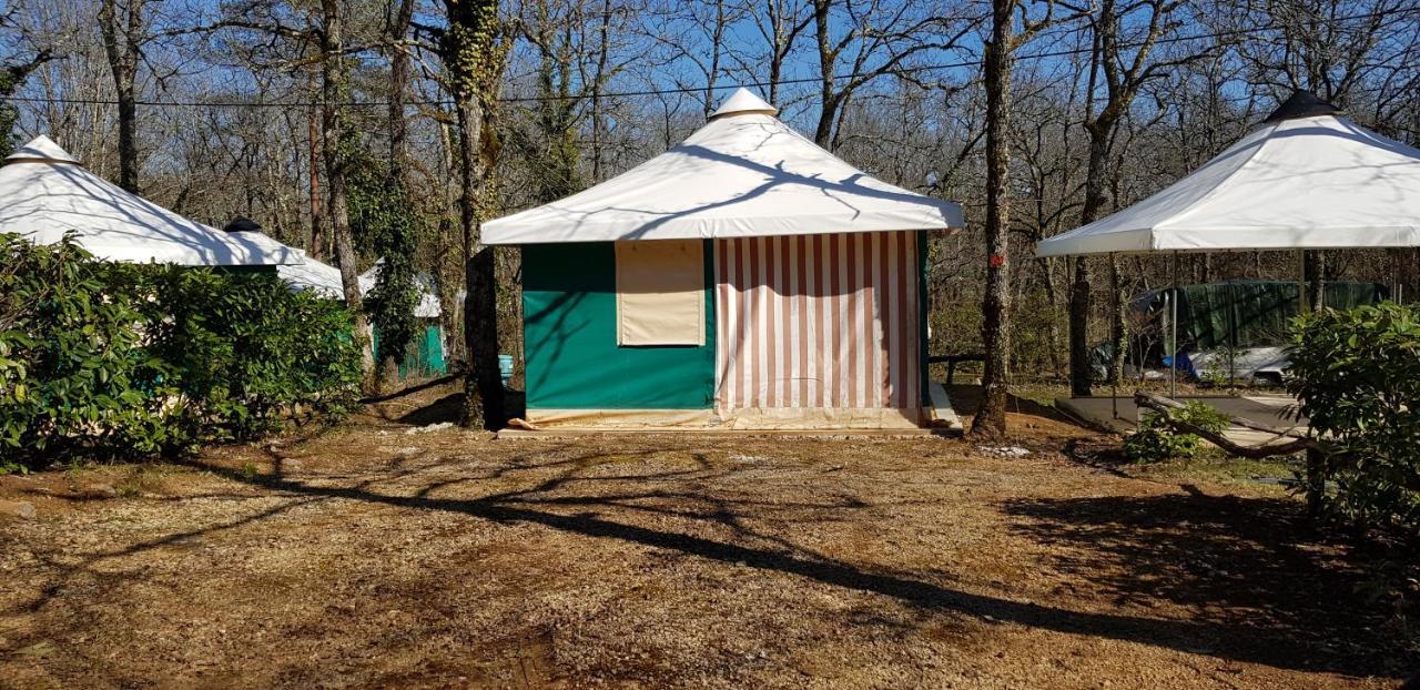 Hotel Camping Au Bois Dormant Chauffour-sur-Vell Esterno foto