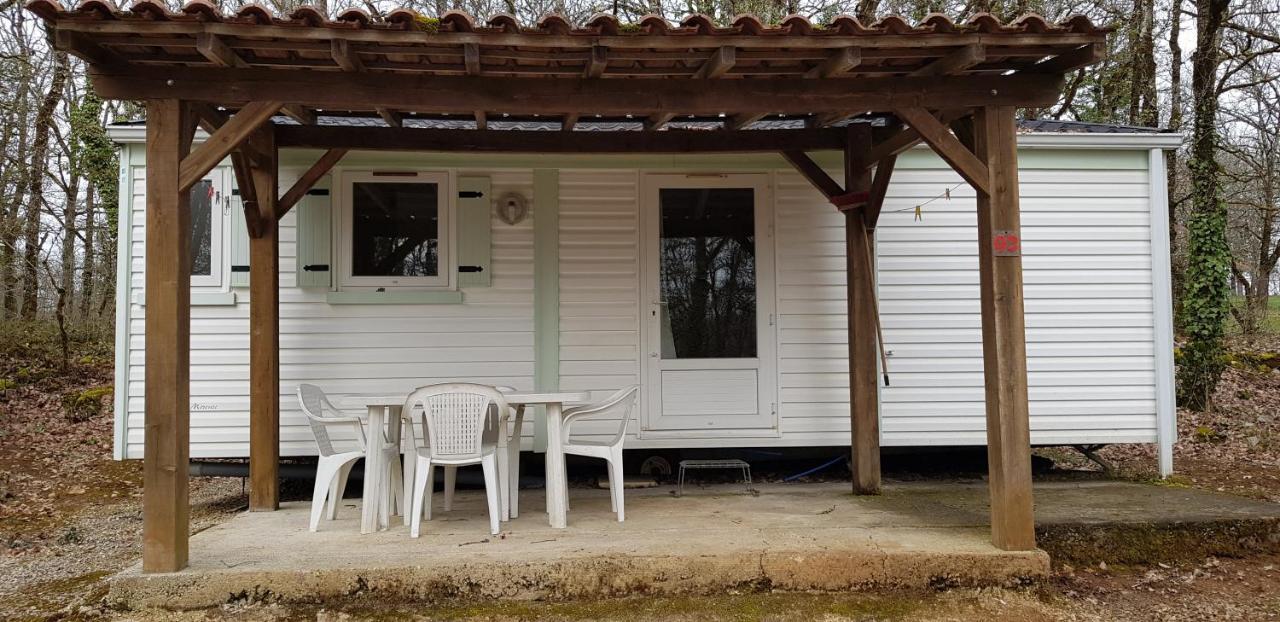 Hotel Camping Au Bois Dormant Chauffour-sur-Vell Esterno foto