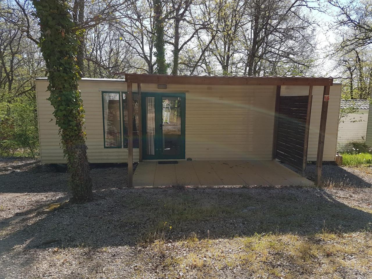 Hotel Camping Au Bois Dormant Chauffour-sur-Vell Esterno foto