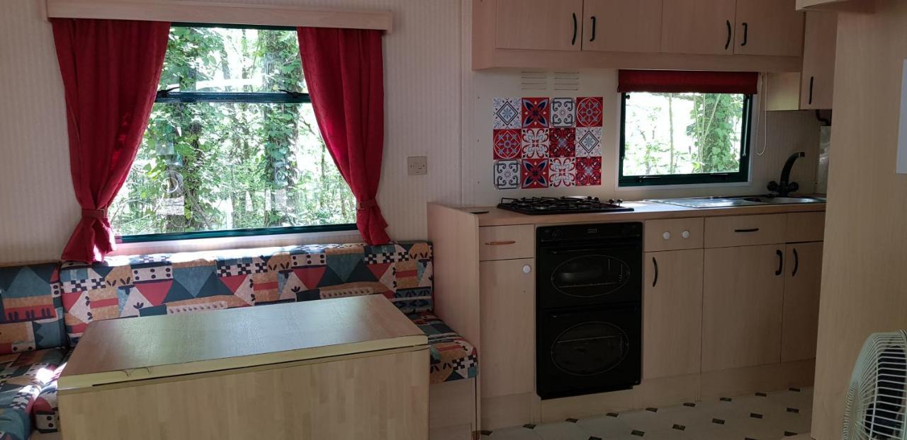 Hotel Camping Au Bois Dormant Chauffour-sur-Vell Esterno foto