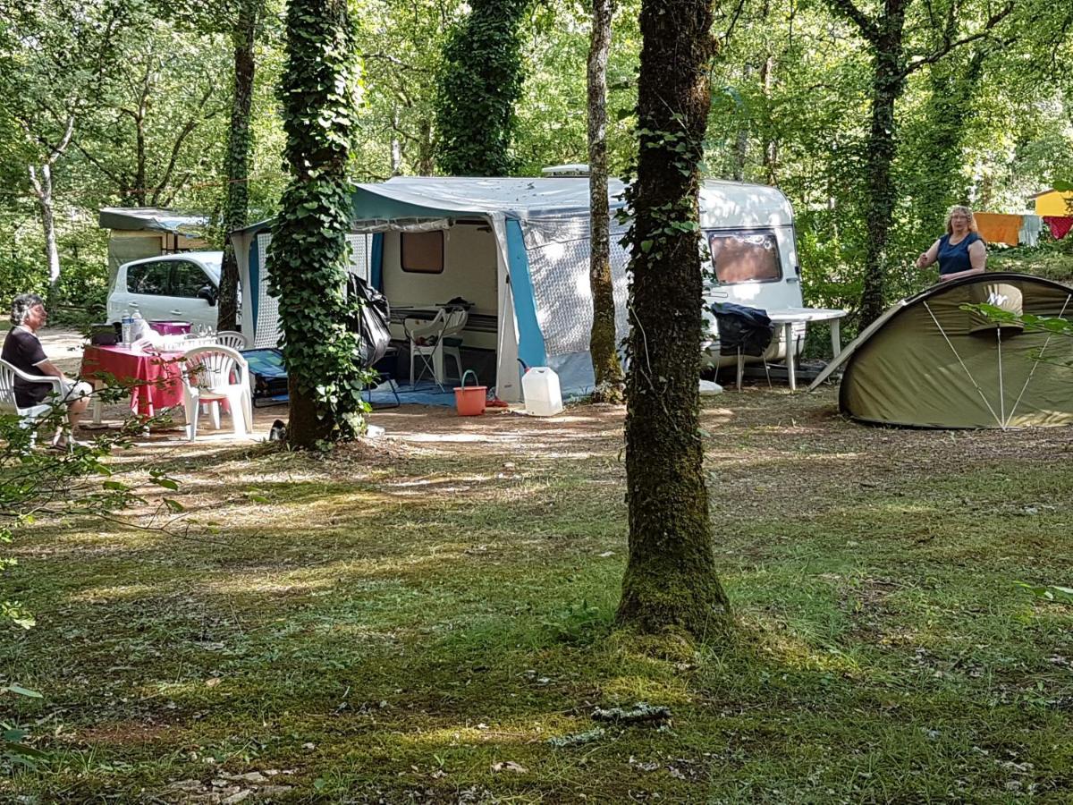 Hotel Camping Au Bois Dormant Chauffour-sur-Vell Esterno foto