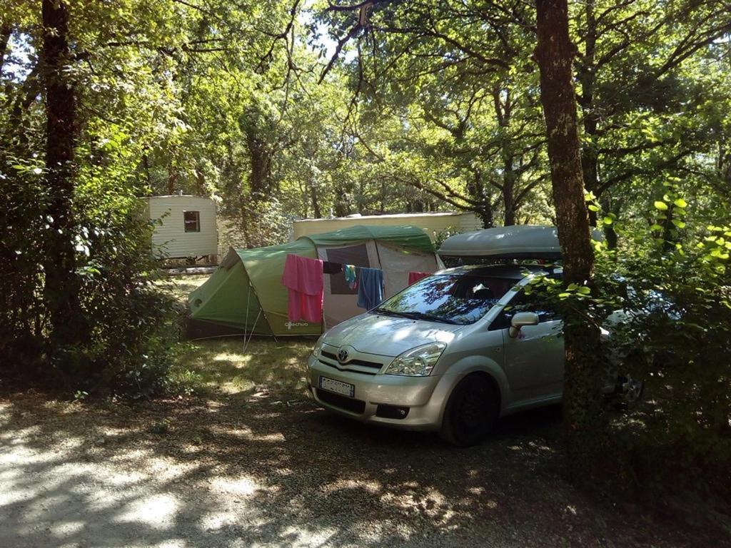 Hotel Camping Au Bois Dormant Chauffour-sur-Vell Esterno foto