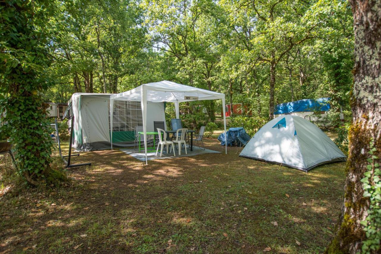 Hotel Camping Au Bois Dormant Chauffour-sur-Vell Esterno foto