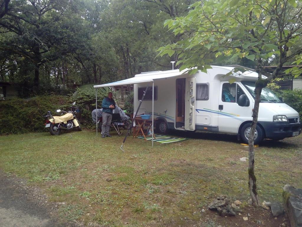 Hotel Camping Au Bois Dormant Chauffour-sur-Vell Esterno foto